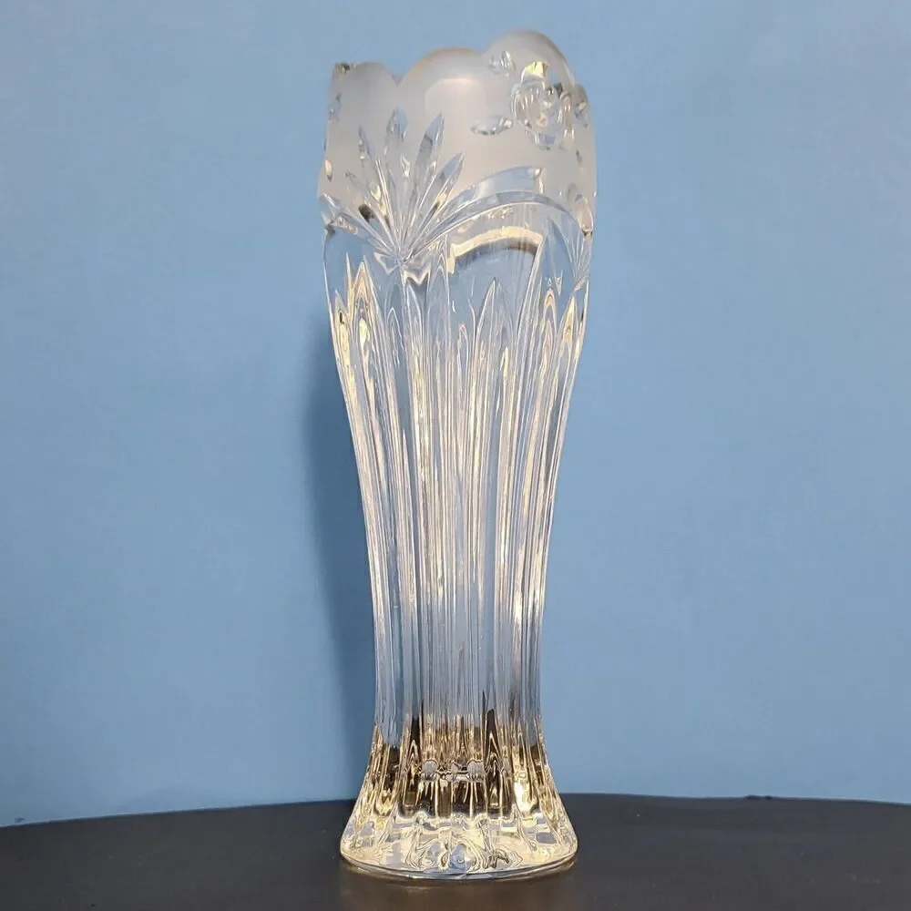 VTG Oneida Crystal Bud Vase Southern Garden Pattern Rose Design on Frost Border